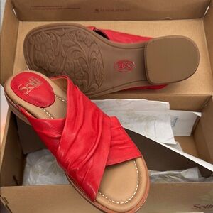 Sofft “Fallon” Bold Red Coral Sandals NIB
